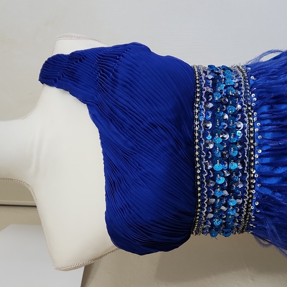 Size 3/4 royal blue feather one shoulder dress by Dave & Johnny short dress - Picture 2 of 9